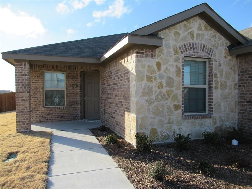 2301 Carrier Dr - Photo 7 of 27