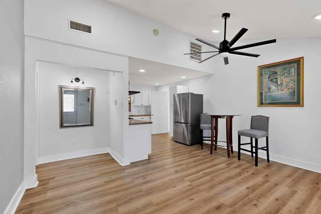 4214 Falls Dr - Photo 3 of 21