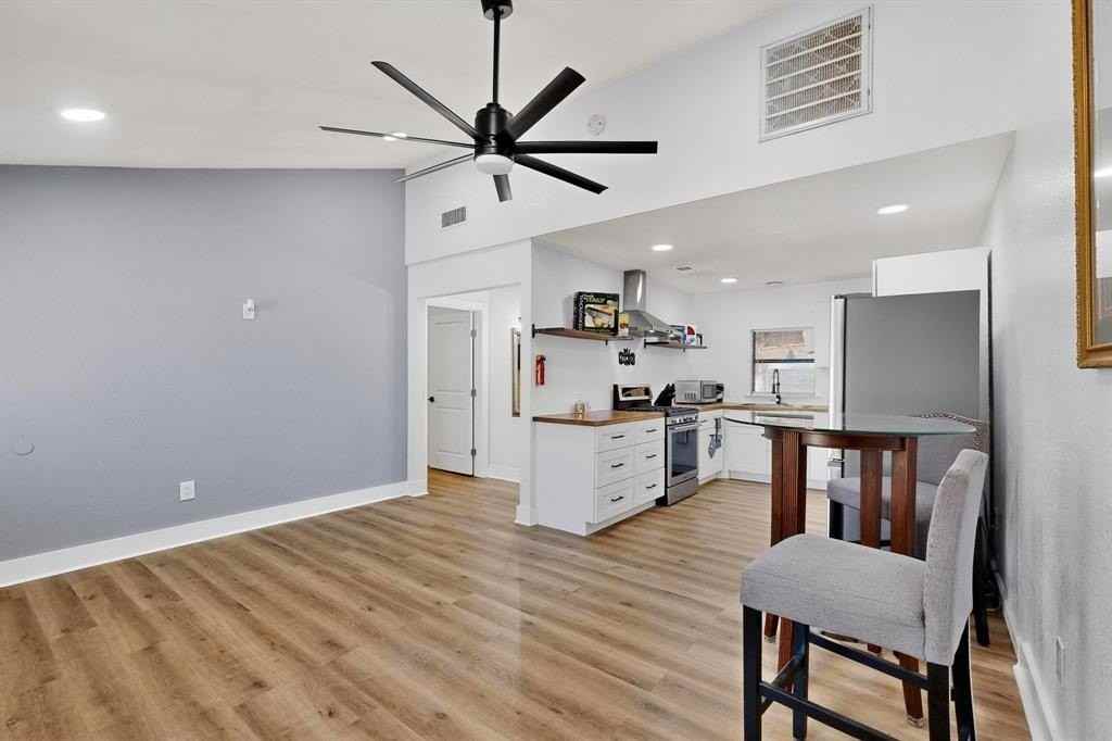 4214 Falls Dr - Photo 4 of 21