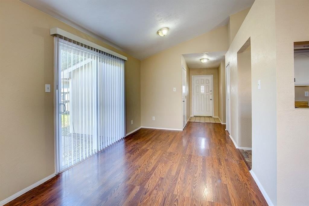 4221 Heath St - Photo 5 of 32