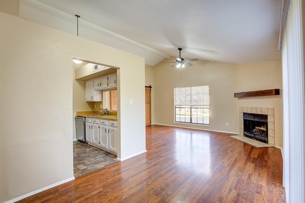 4221 Heath St - Photo 7 of 32