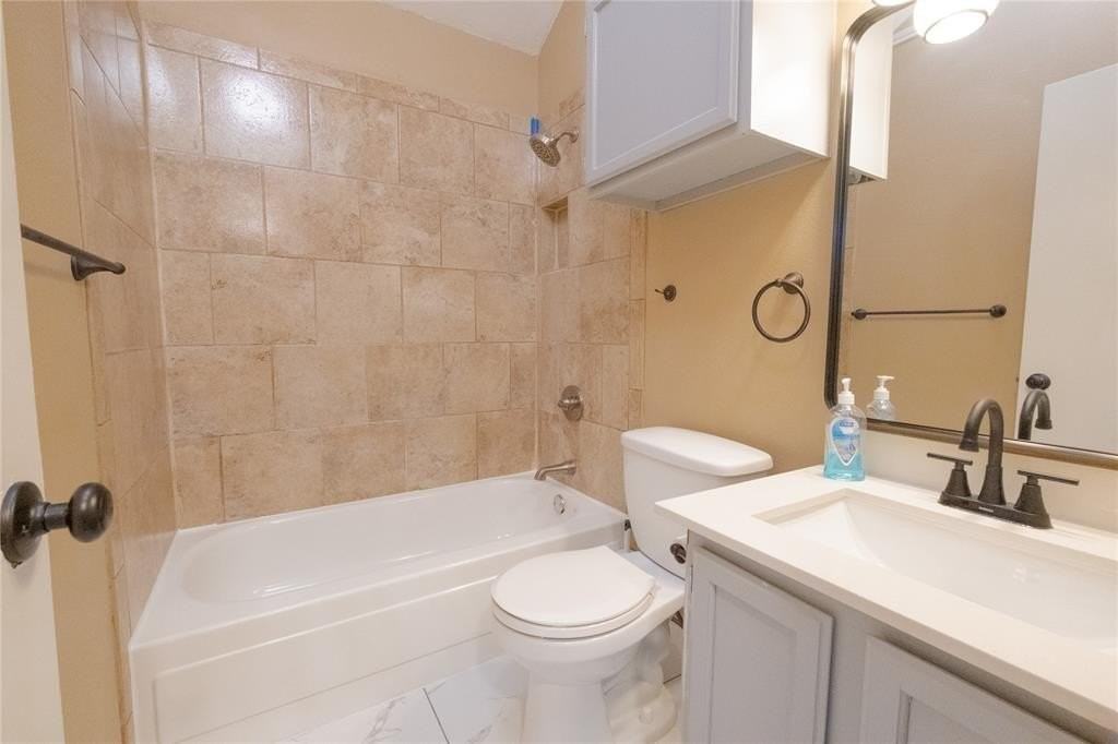 8405 Ohara Ln - Photo 5 of 26