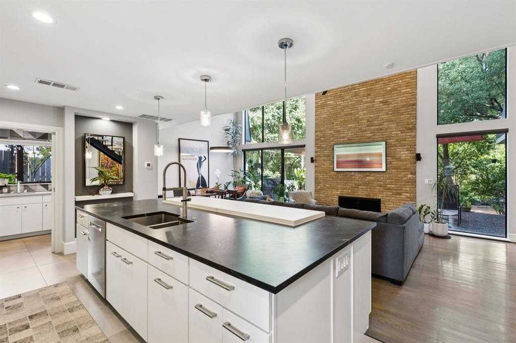 2934 Maple Springs Blvd - Photo 2 of 36