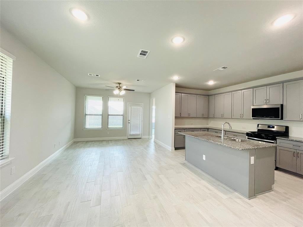 1052 Norias Dr - Photo 4 of 15