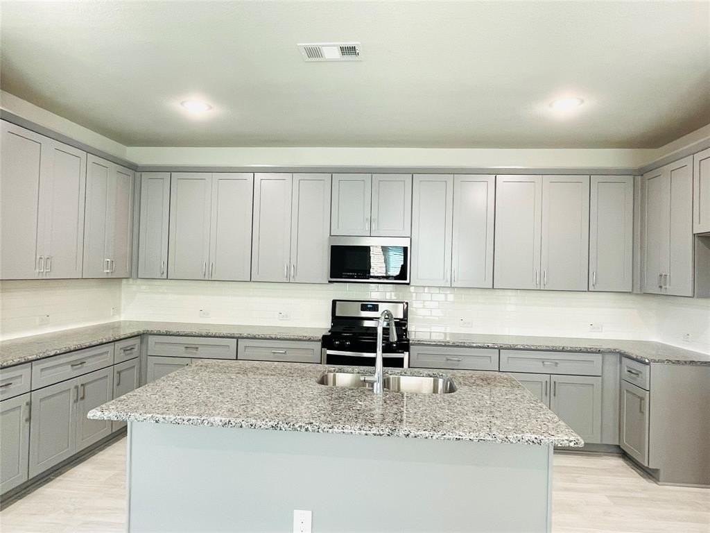 1052 Norias Dr - Photo 5 of 15