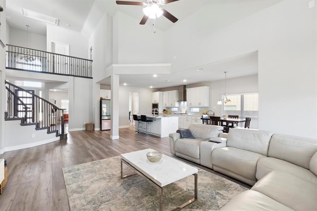 1412 Summer Ln - Photo 3 of 40