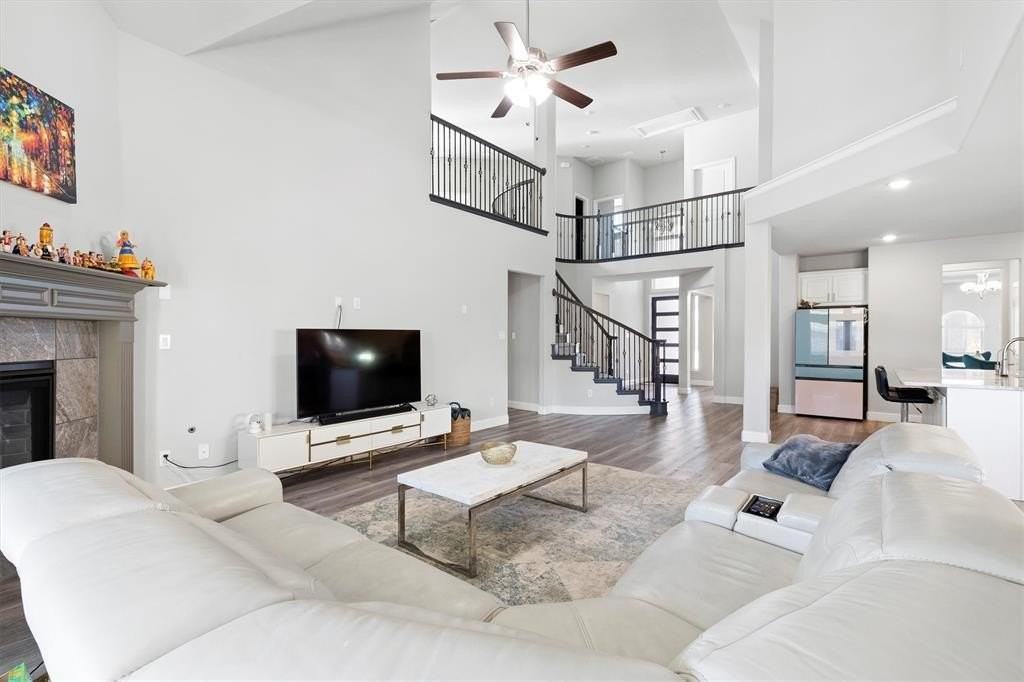 1412 Summer Ln - Photo 4 of 40