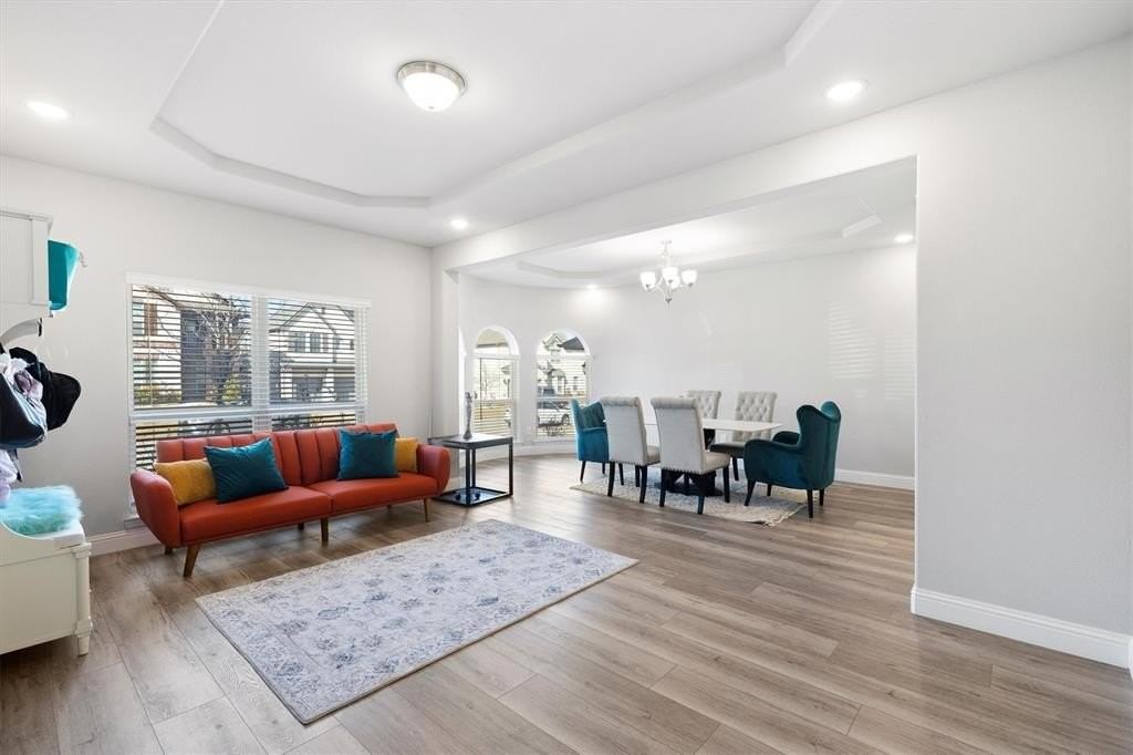 1412 Summer Ln - Photo 5 of 40