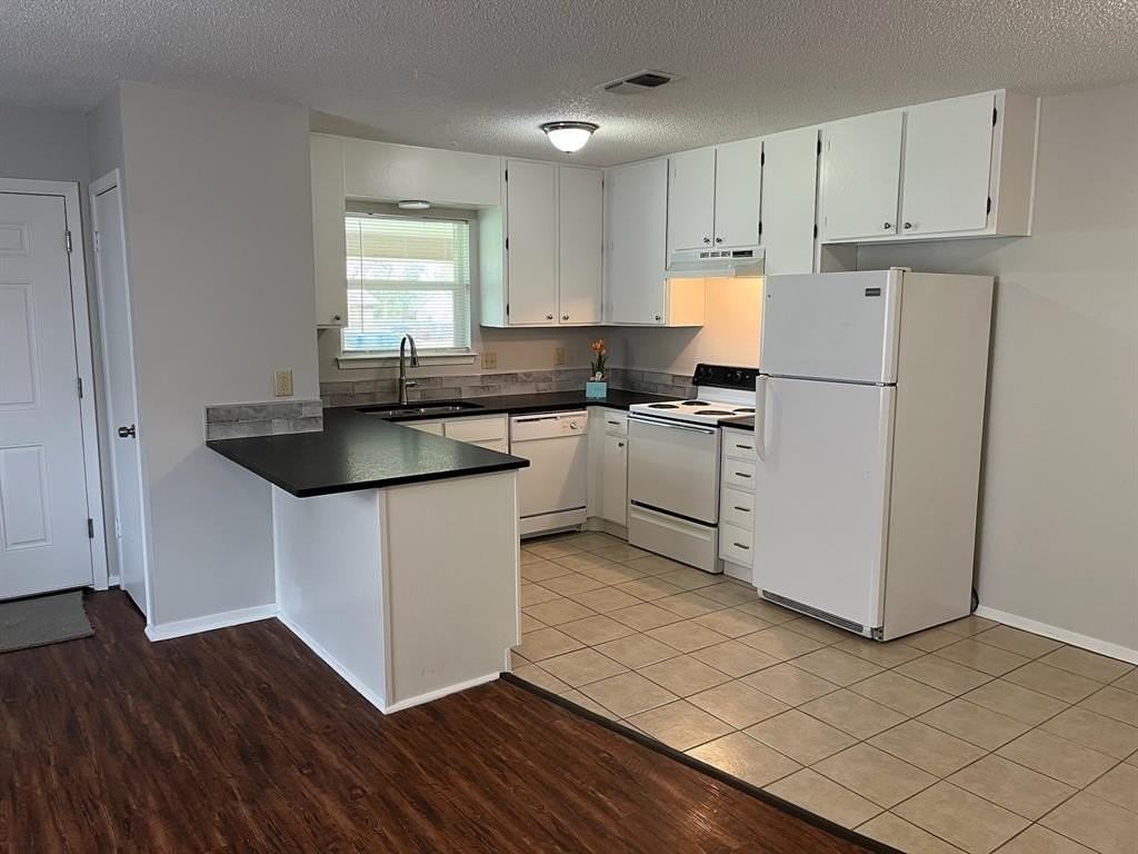 4919 Lovell Ave #4919 - Photo 2 of 10