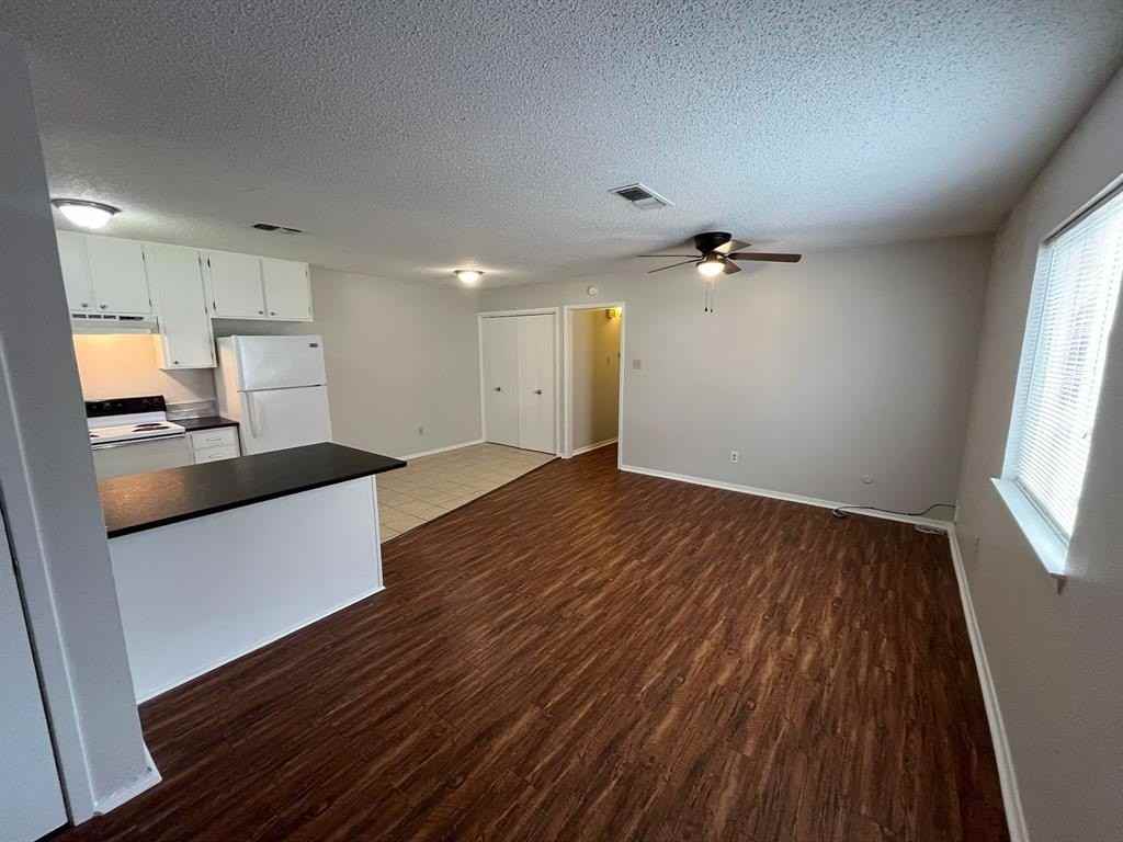 4919 Lovell Ave #4919 - Photo 3 of 10