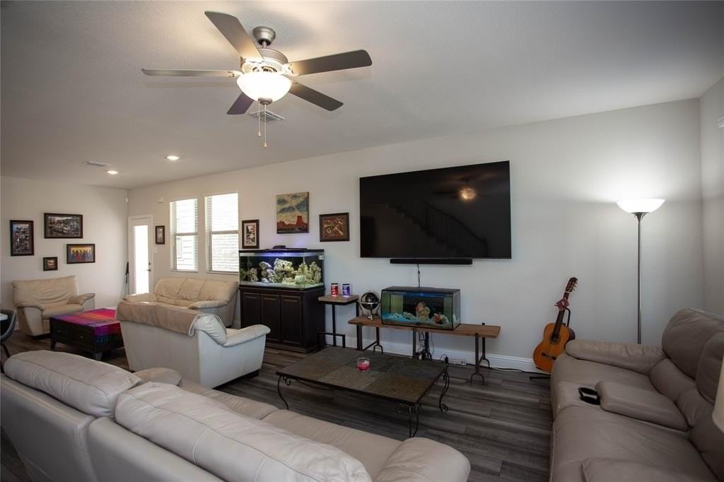 2653 Kings Canyon Mews - Photo 5 of 32