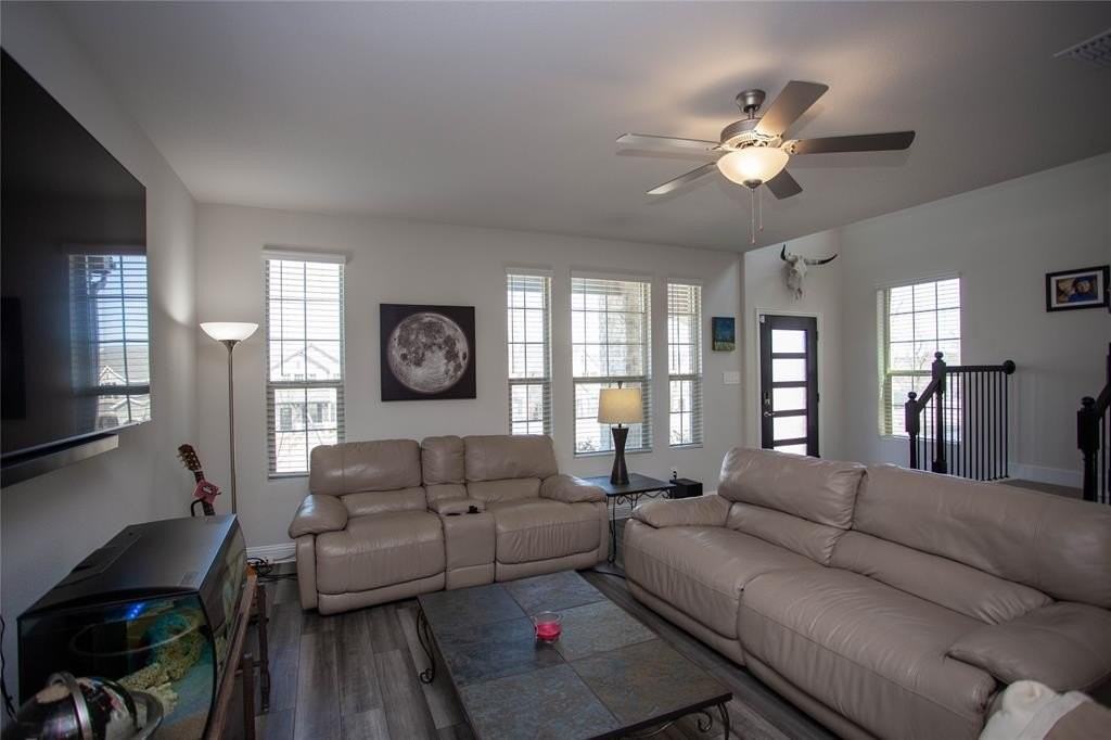 2653 Kings Canyon Mews - Photo 7 of 32