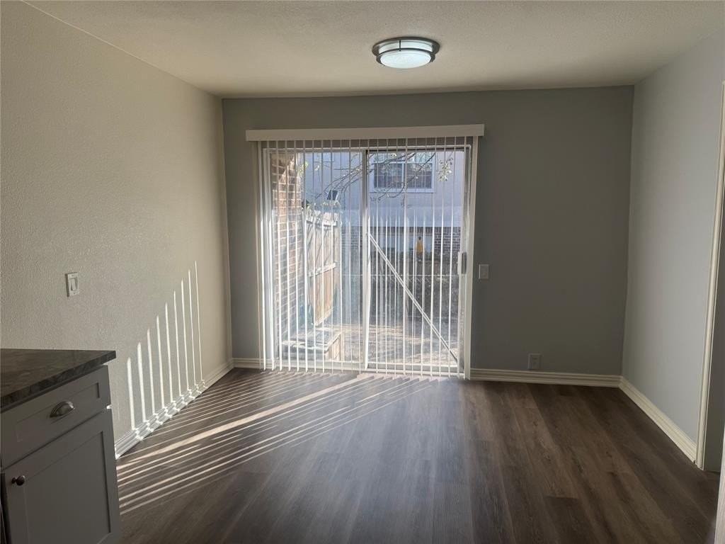 4401 Tophill Ln - Photo 3 of 12