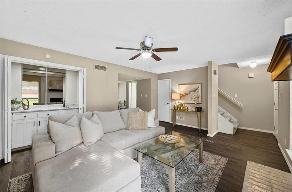 2401 Long Ridge Ln - Photo 4 of 22