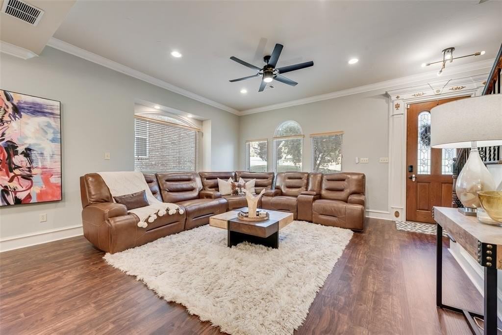 114 Mischief Ln - Photo 4 of 40