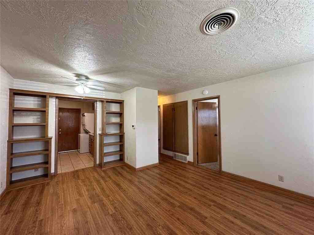 2031 Delaware Ln - Photo 4 of 13