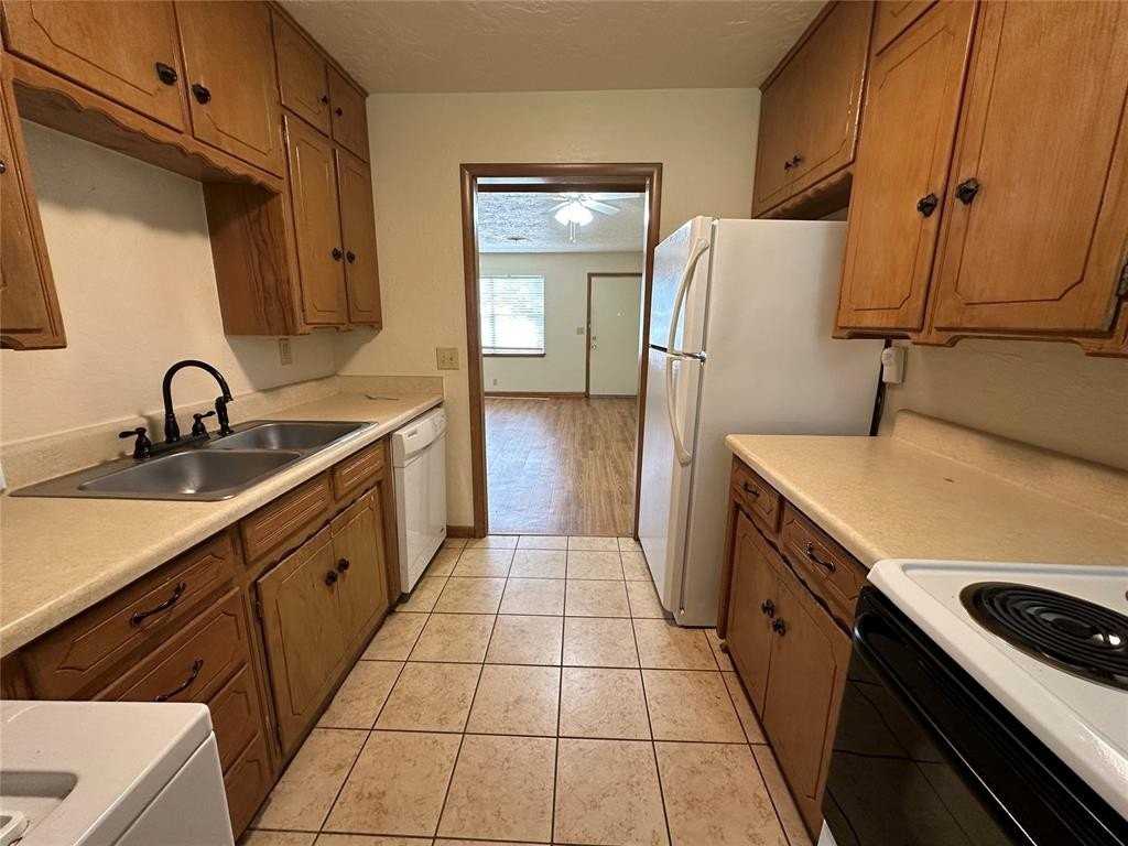 2031 Delaware Ln - Photo 6 of 13