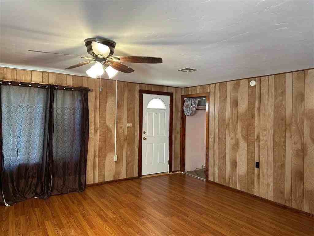 1424 S Academy Rd - Photo 3 of 20