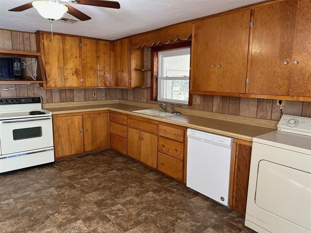 1424 S Academy Rd - Photo 6 of 20