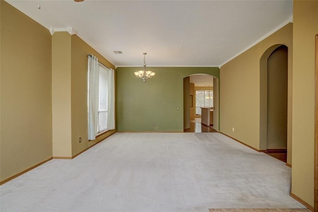 913 Elm Creek Dr - Photo 7 of 34