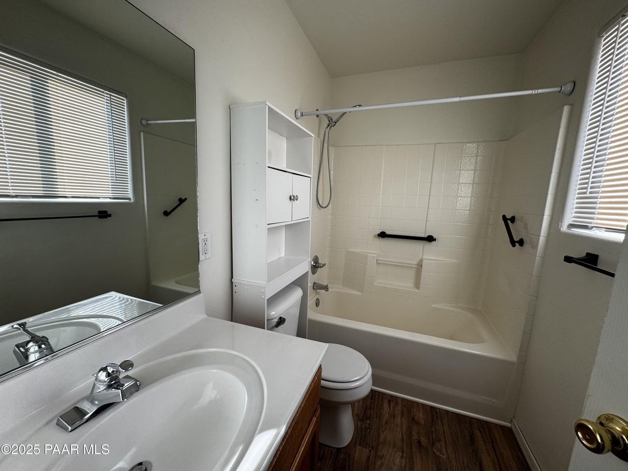 3335 N Yavapai Ct #B - Photo 3 of 11