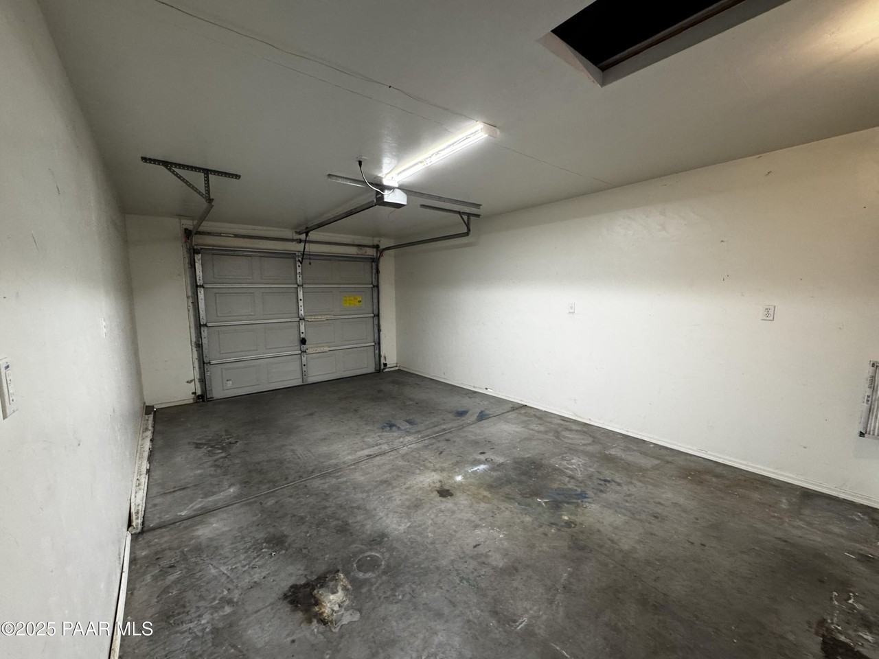 3335 N Yavapai Ct #B - Photo 4 of 11
