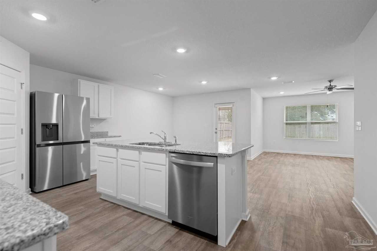 7349 Lakeside Oak Ct - Photo 4 of 37