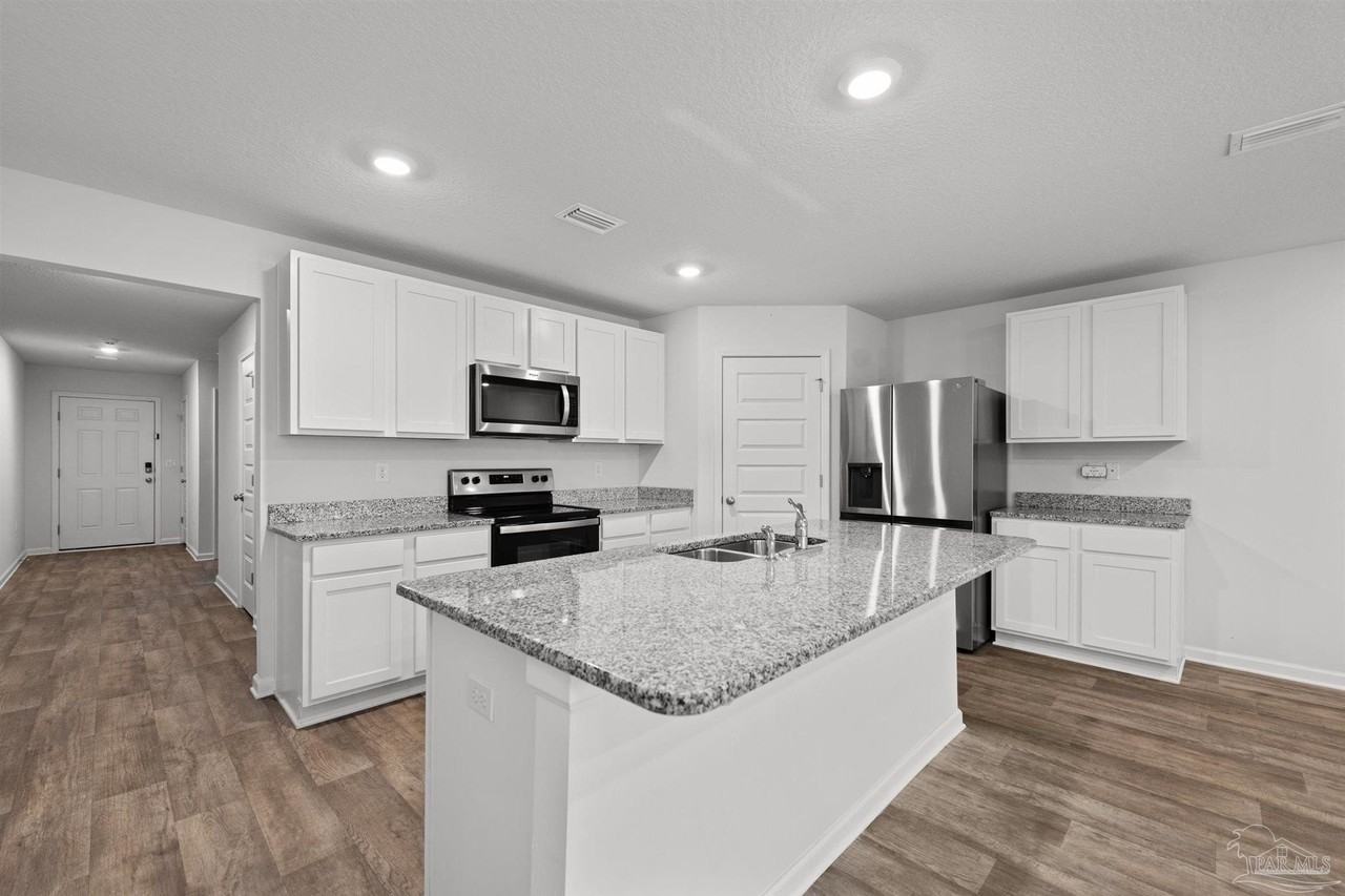 7349 Lakeside Oak Ct - Photo 6 of 37