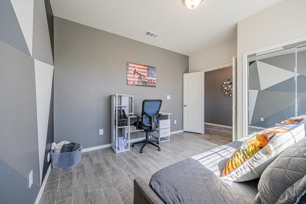 5501 Westin Dr - Photo 3 of 26