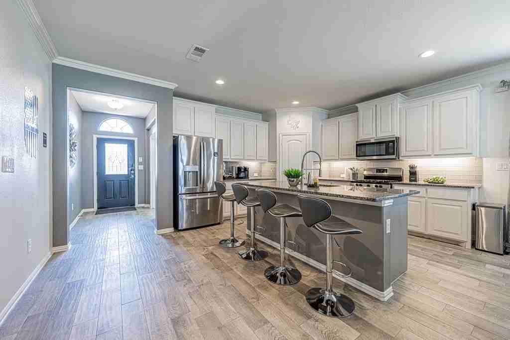 5501 Westin Dr - Photo 5 of 26