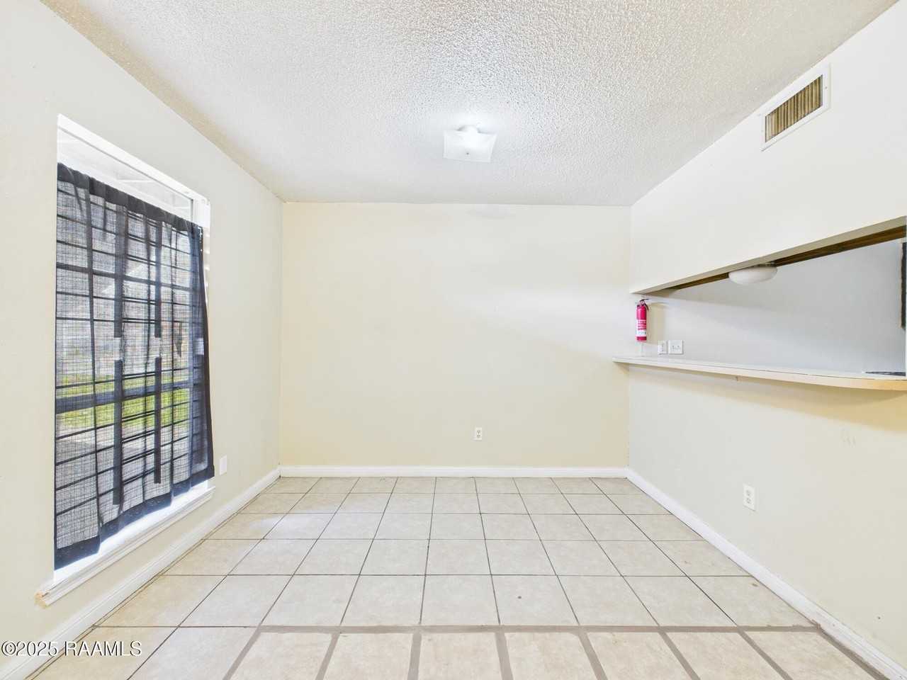 102 N Marigny Cir #C - Photo 4 of 13
