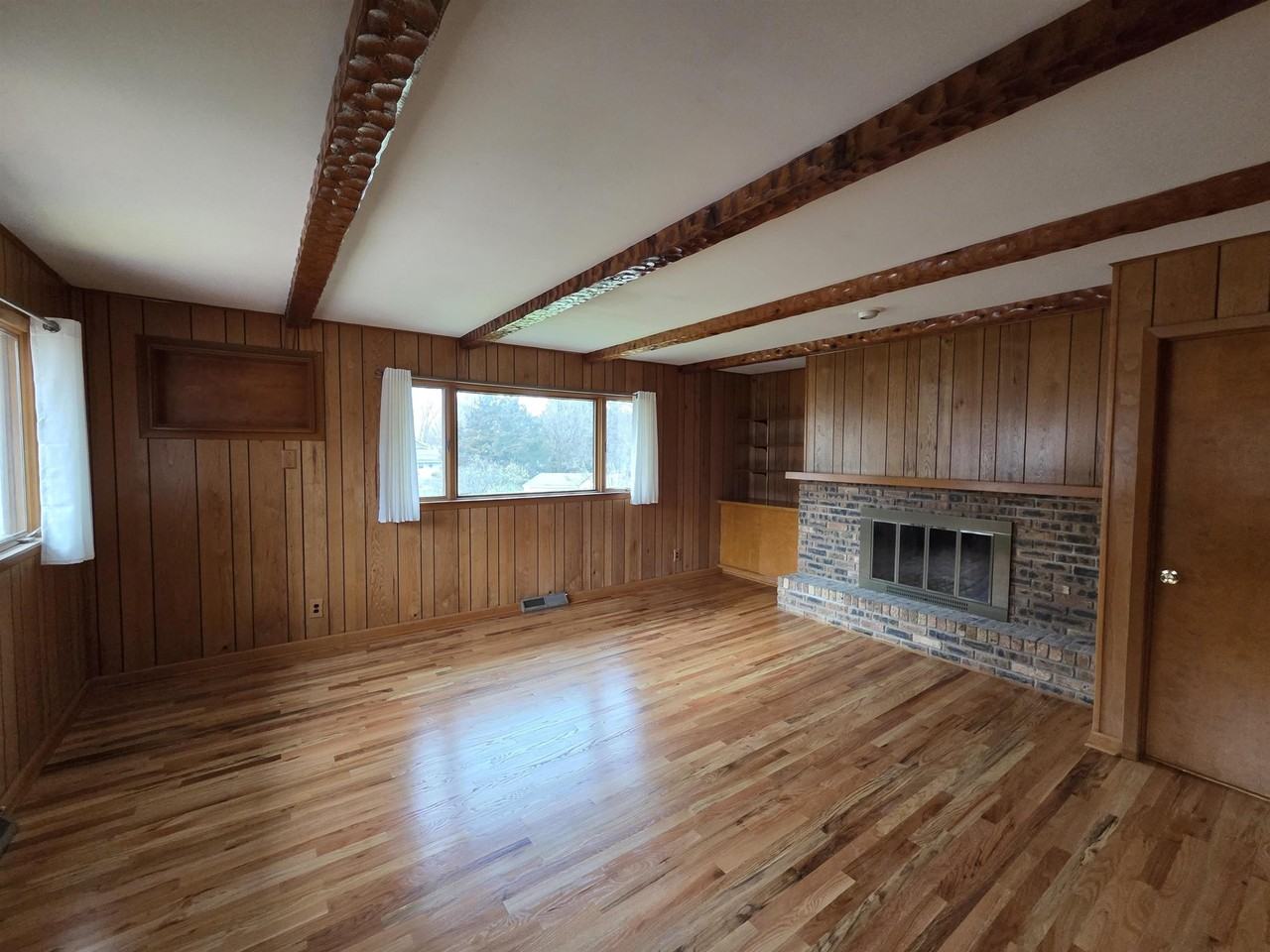 2311 26th St - Photo 6 of 14