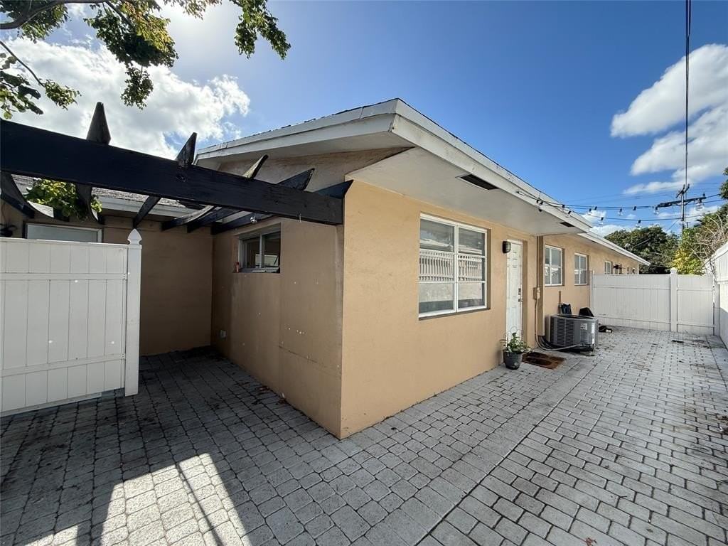 1441 Miami Rd #1 - Photo 2 of 11