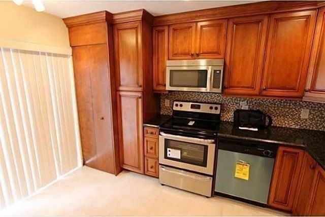 140 Se 12th Ave #5 - Photo 2 of 25