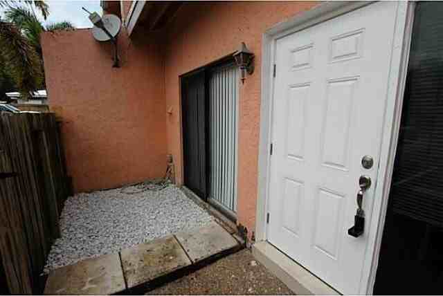 140 Se 12th Ave #5 - Photo 7 of 25