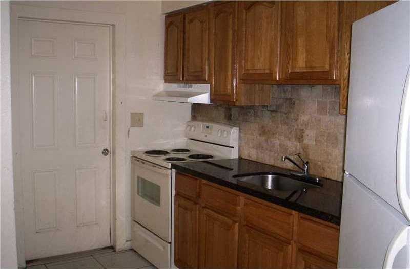 324 Nw 42nd St - Photo 4 of 9