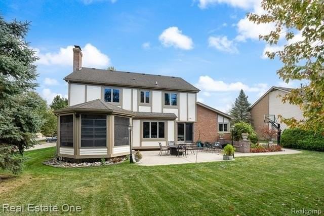 1574 Devonshire Dr - Photo 4 of 50