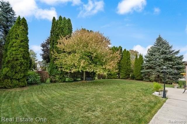 1574 Devonshire Dr - Photo 7 of 50