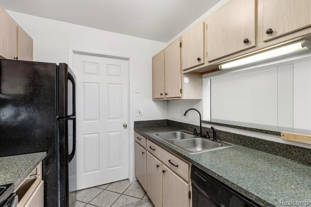 22241 Atlantic Pointe - Photo 7 of 19