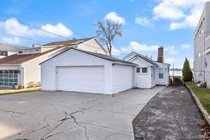 featured image of 3733 Lake Front St