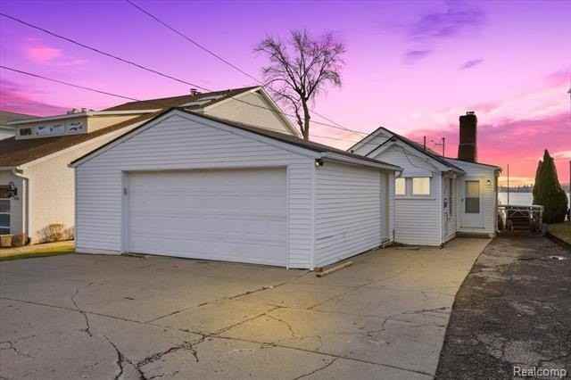 3733 Lake Front St - Photo 2 of 25