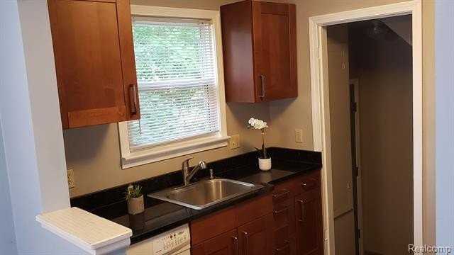 1261 Pearson St - Photo 6 of 38