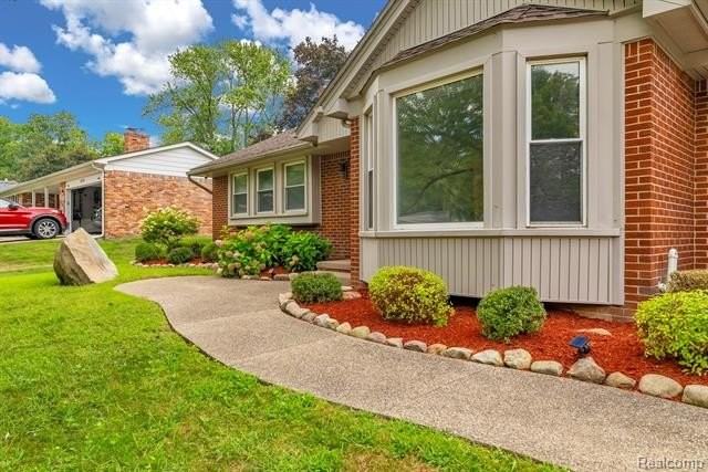 36939 Heatherton Dr - Photo 4 of 50