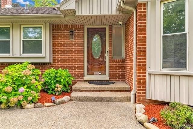 36939 Heatherton Dr - Photo 5 of 50