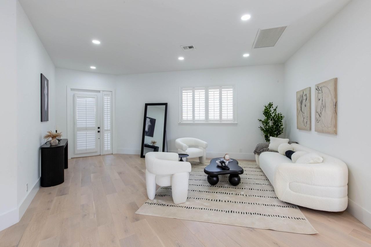 2443 Players Ct - Photo 3 of 36