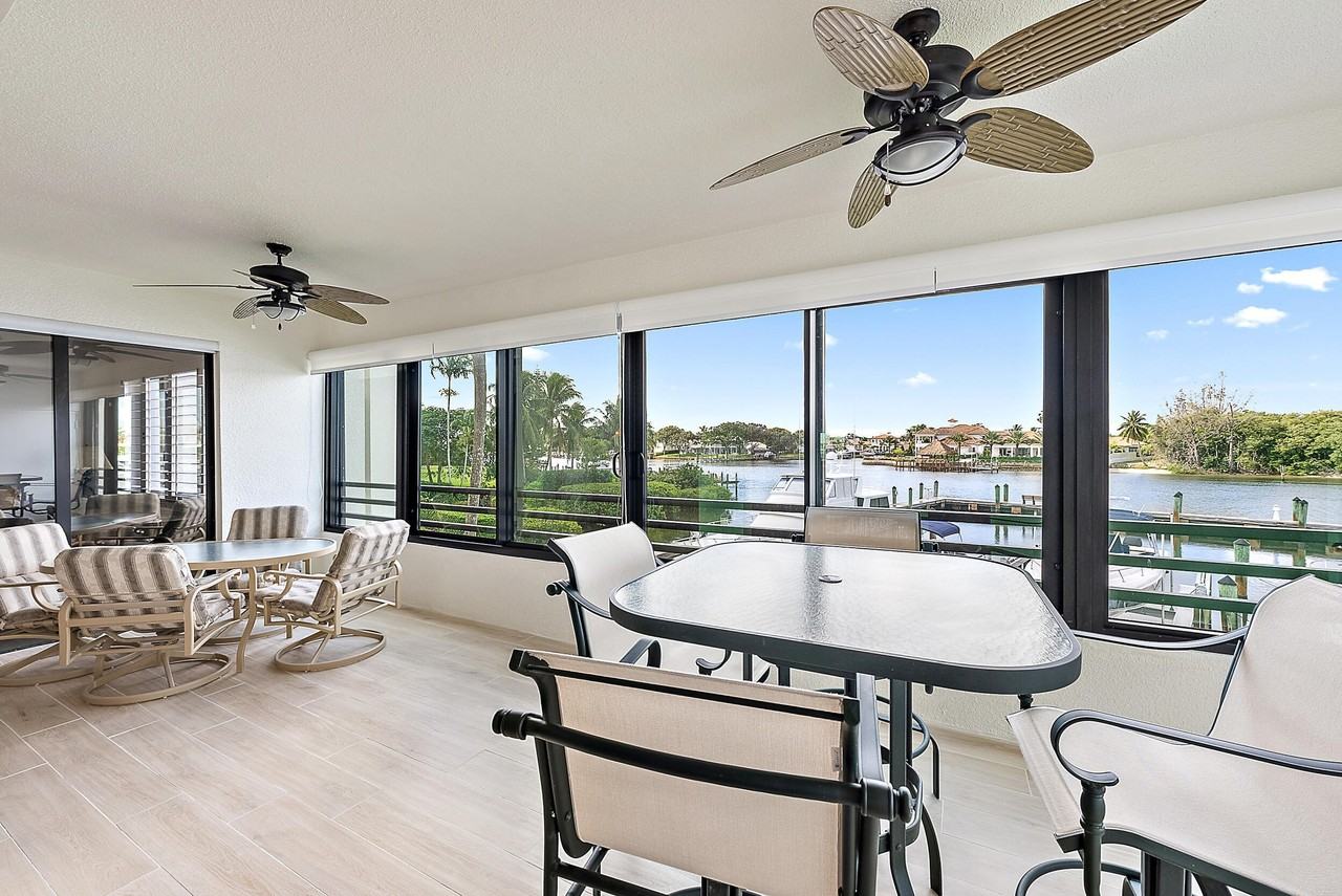 926 Oak Harbour Dr - Photo 3 of 31