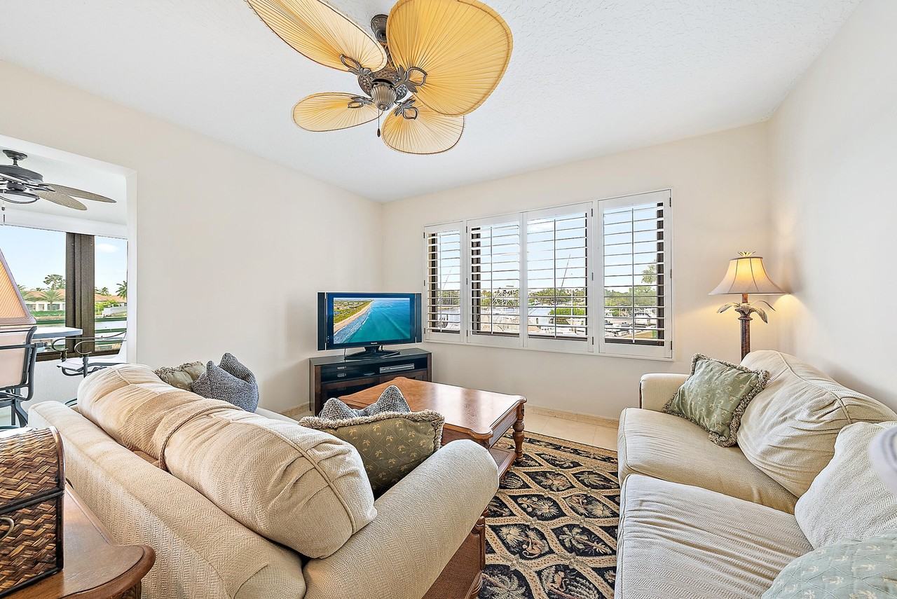 926 Oak Harbour Dr - Photo 7 of 31