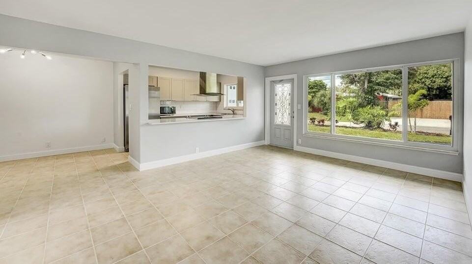 208 Nw 1st St - Photo 5 of 25