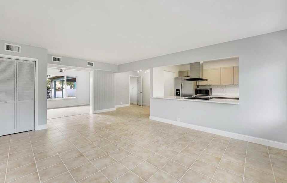 208 Nw 1st St - Photo 6 of 25