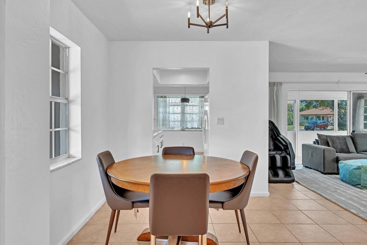 313 Nw 42nd St - Photo 2 of 42